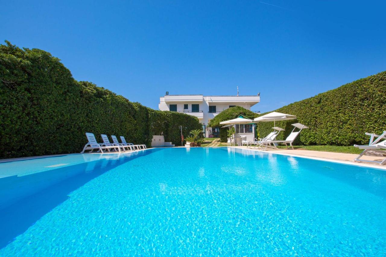 סן פוקה Residence Punta Cassano - In Piscina Sulla Spiaggia Di Sabbia מראה חיצוני תמונה